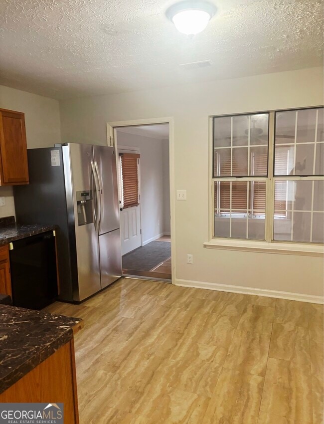 Foto del edificio - 557 Crestridge Ct