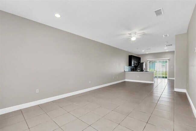 Building Photo - 627 Yak Ct