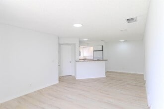 Building Photo - 3350 Pinewalk Dr N