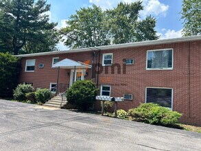 Building Photo - 660 N Hobart Rd