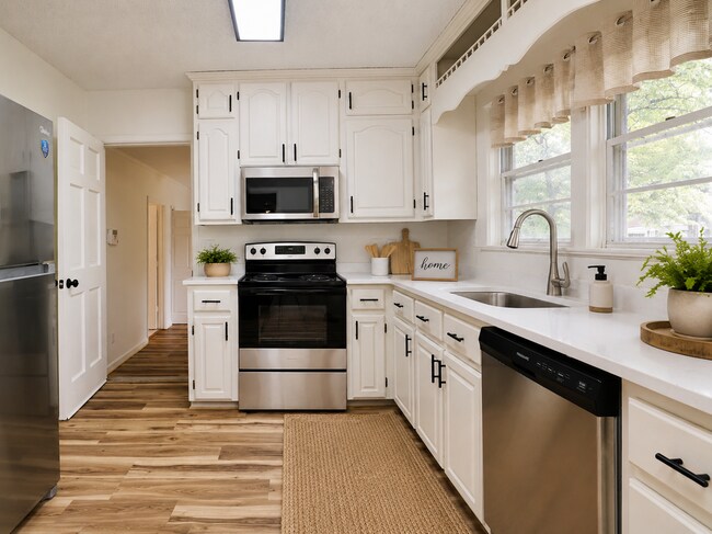 Foto del edificio - 905 Lynn Dale Ln
