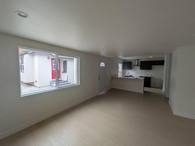 Foto del edificio - 6164 Ibbetson Ave