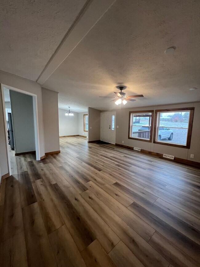 Foto del edificio - Peaceful Country Living on 1.4 Acres Beautifully Remodeled 3 Bed / 2 Bath Home on Ficklin Road