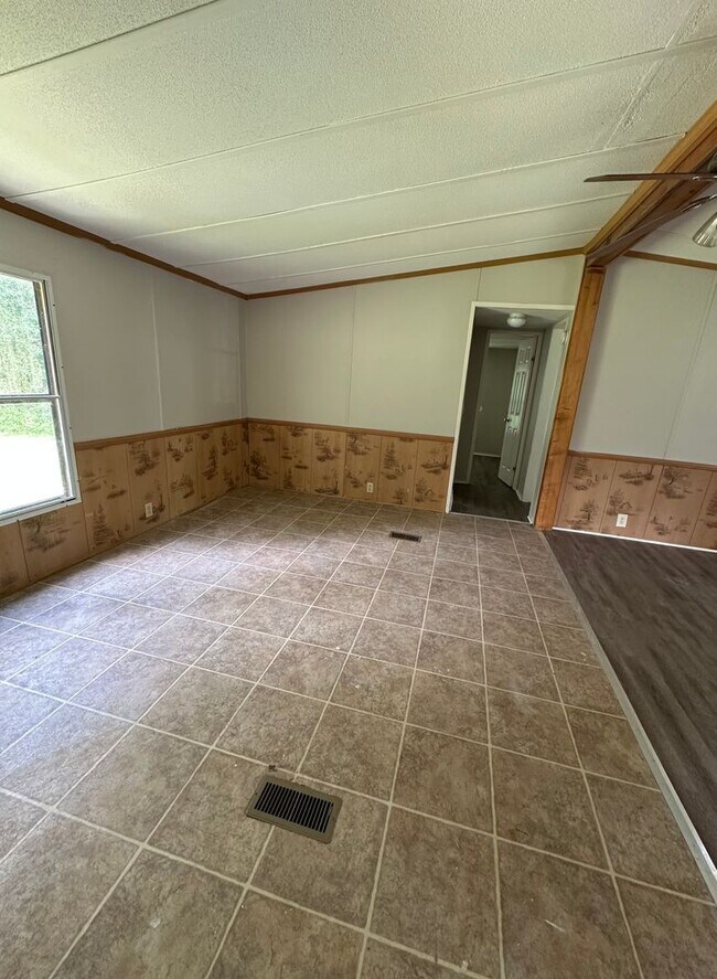 Foto del edificio - Large 3 bedroom, 2 bath mobile home in Wag...