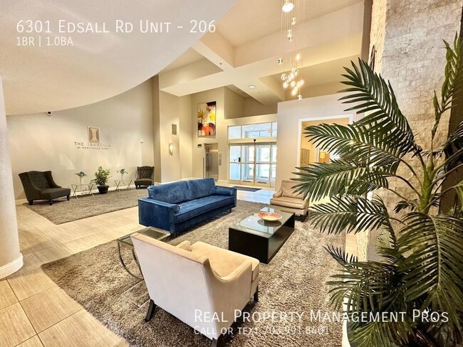 Building Photo - 1 Bedroom Condo + Den /Garage space  @The ...