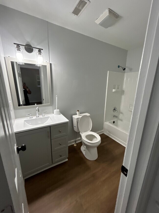 Foto del edificio - 1566 Harper St