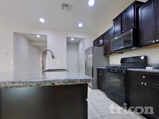 Foto del edificio - 4217 S 181st Ln