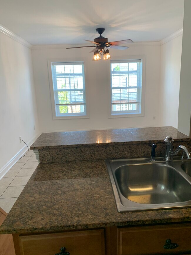 Building Photo - 2521 Metairie Lawn Dr