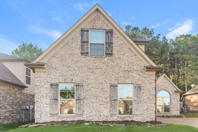 Building Photo - 5798 Bedford Loop W