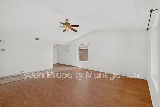 Foto del edificio - 6126 Costa Brava Ave NW