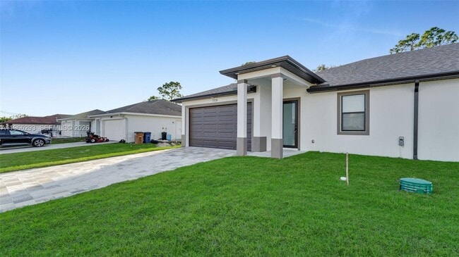 Building Photo - 706 Homer Ave S