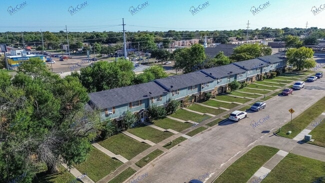 Building Photo - 314 Candlewood Ln