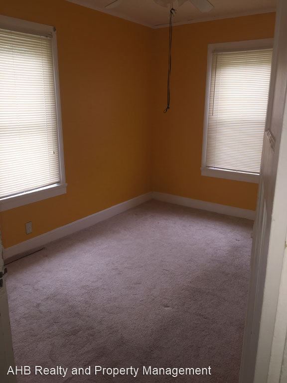 Building Photo - 3 br, 1 bath House - 1104 West Webb