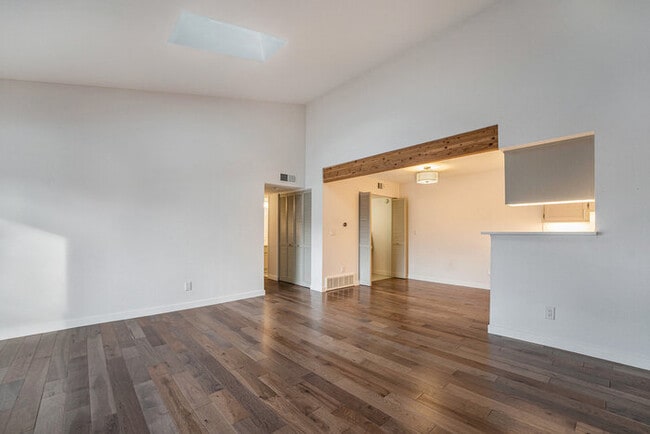 Foto del edificio - 7080 W 20th Ave