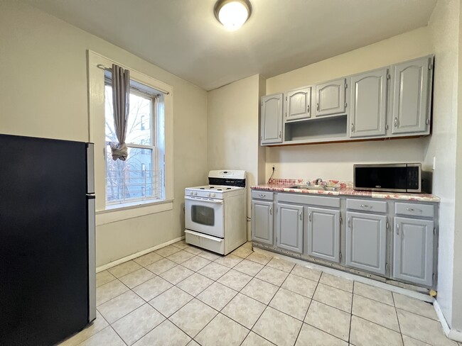 Building Photo - 122 Bergen Ave