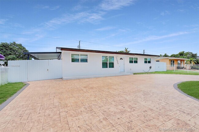 Foto del edificio - 17525 NW 49th Ct