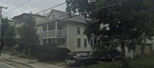 Building Photo - 128 Elm St