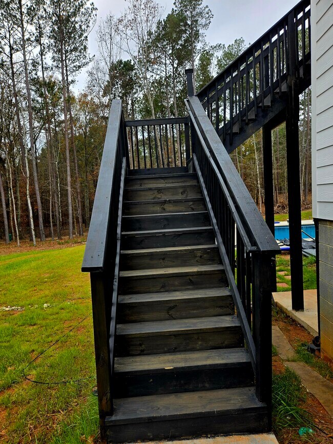 Building Photo - 2000 Antioch Church Rd