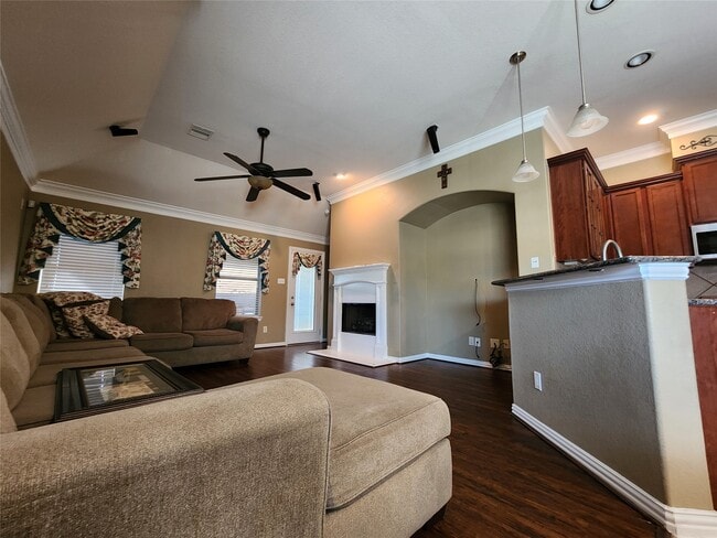 Building Photo - 4422 Meadow Way Dr