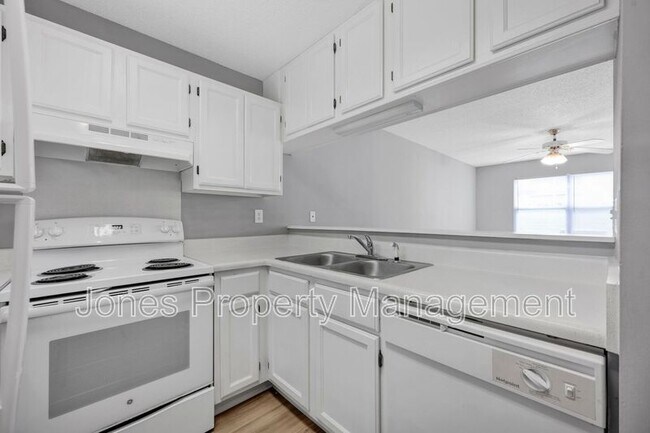 Foto del edificio - 307 Country Club Dr NE