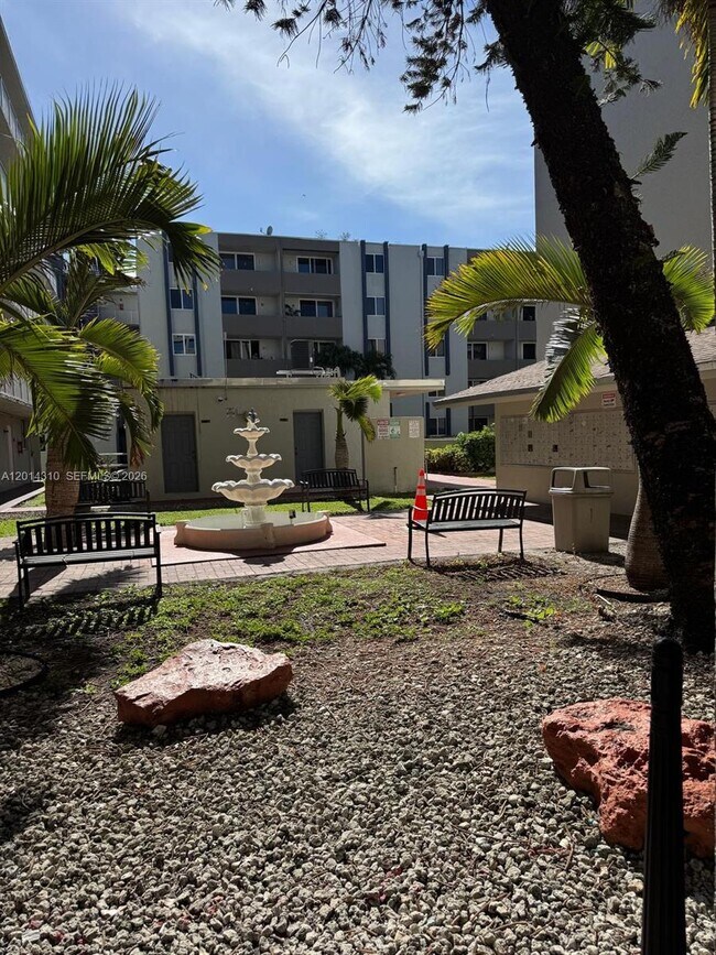 Foto del edificio - 10090 NW 80th Ct