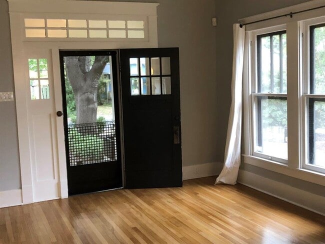 Building Photo - 2107 Newton St