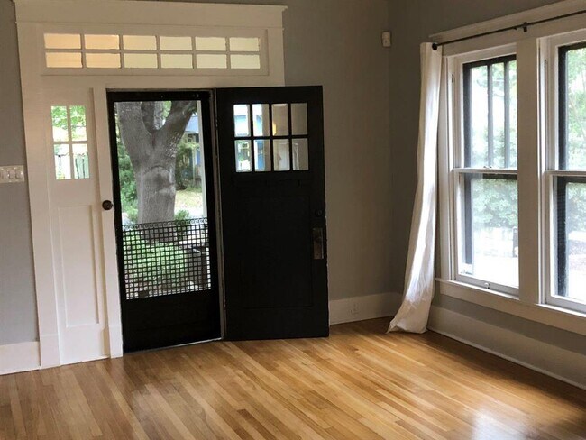 Foto del edificio - 2107 Newton St