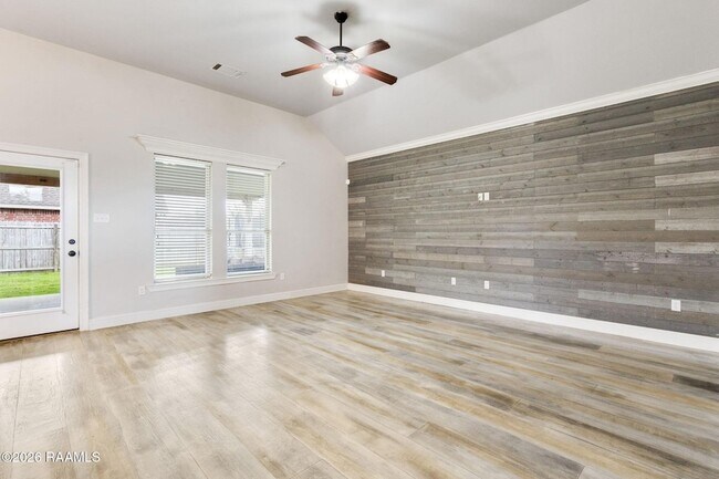 Foto del edificio - 205 Quiet Bluff Dr