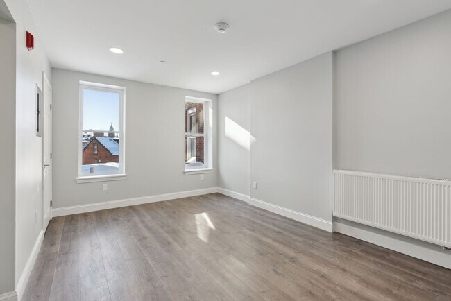 Foto del edificio - "610" on Congress St: Newer Studio Apt. 1BA $1470.00 Heat & H20 included Available 08/01/26