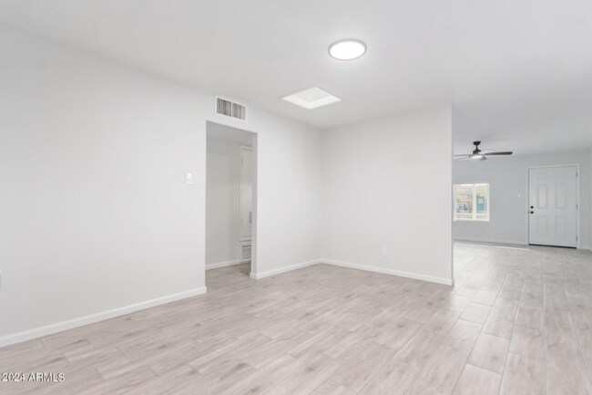 Foto del edificio - 1630 E 12th St