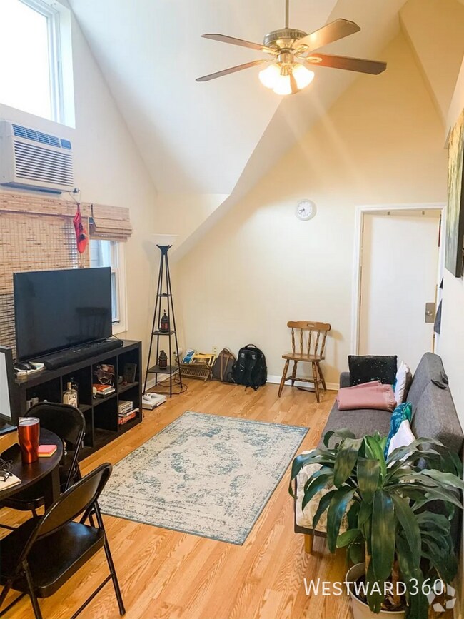 Building Photo - 2433 N Talman Ave