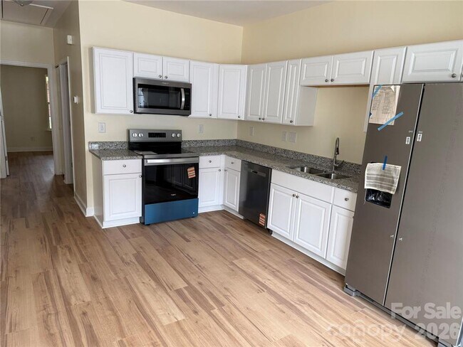Foto del edificio - 7045 Somerset Springs Dr