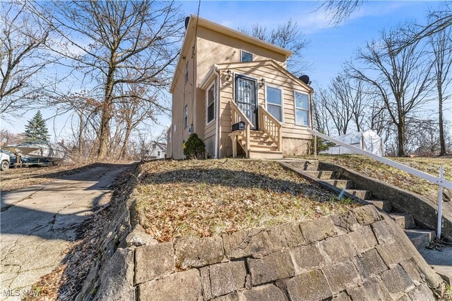 Building Photo - 791 Allyn St