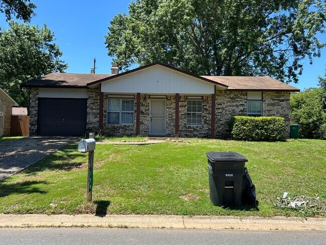 Foto del edificio - 3 Bedroom and 2 bathroom home.