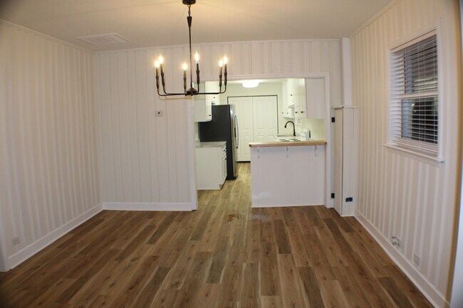 Building Photo - 208 W Clifton Ave