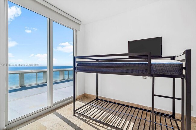 Foto del edificio - 9499 Collins Ave