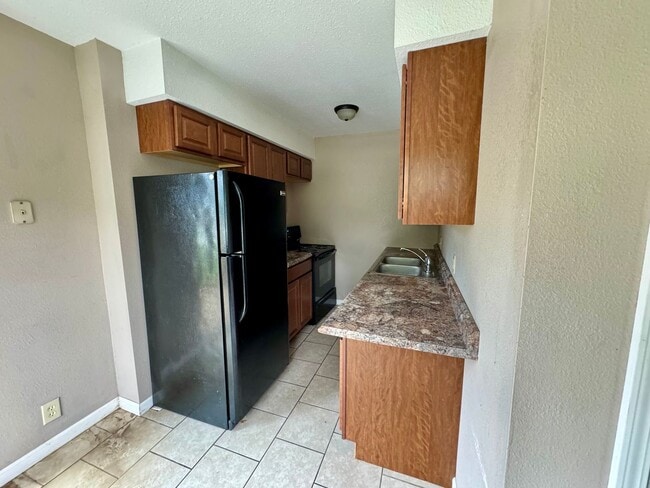 Building Photo - 230 SE 121st Rd