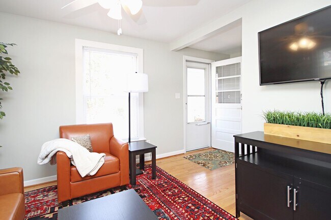 Foto del edificio - Fully Furnished, Short Term Downtown Home