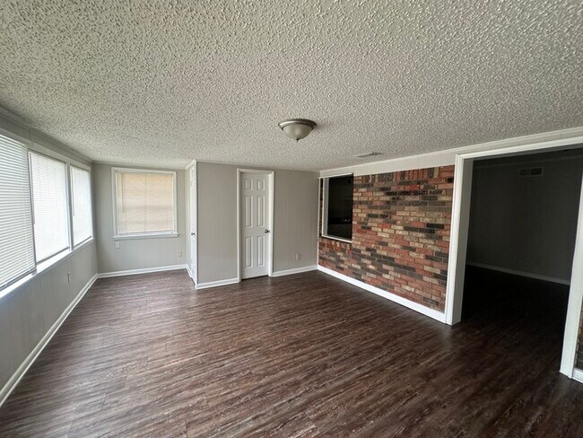 Building Photo - 5101 Rolling Fields Dr