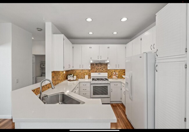 Building Photo - 440 Navaro Pl