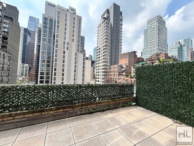 Foto del edificio - EAST 49 STREET