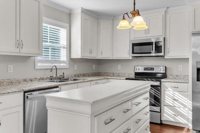 Foto del edificio - 1739 Eli Pl