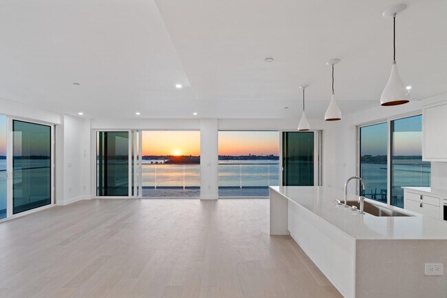 Building Photo - 3611 S Flagler Dr