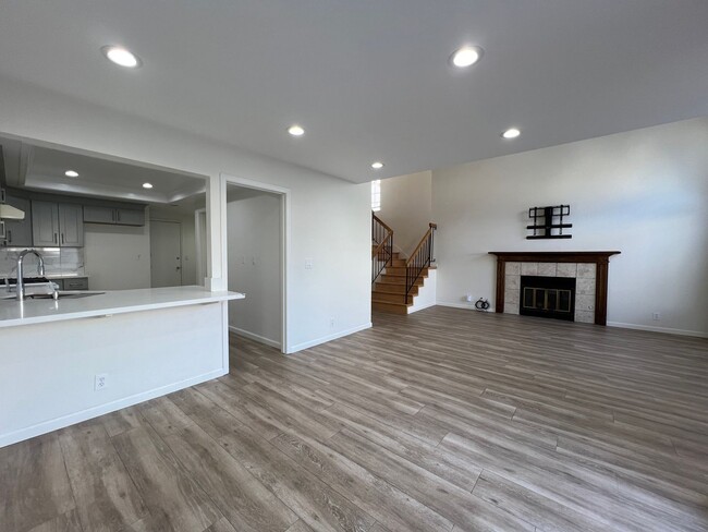 Foto del edificio - Bright & Spacious 3 Bedroom 2.5 Bath Duet ...