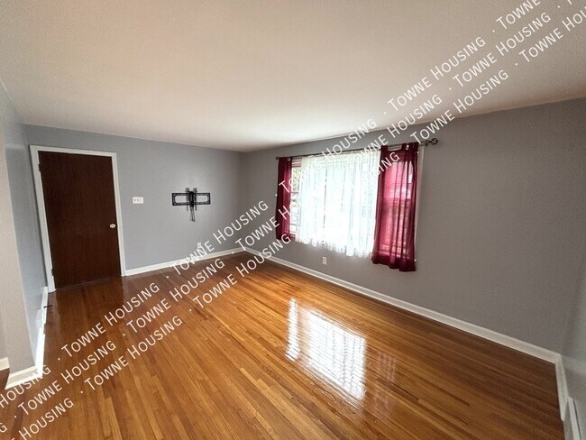 Building Photo - 355 Tremont Ave