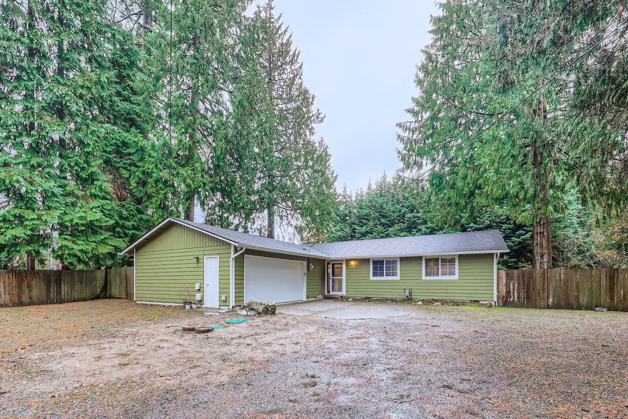 Foto principal - Amazing 4bed/2bath Home with Attached Garage in Kirkland!