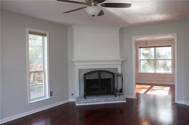 Building Photo - 1655 Midland Ct