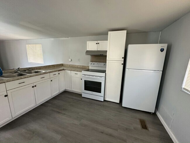 Building Photo - 130 S Suncoast Blvd