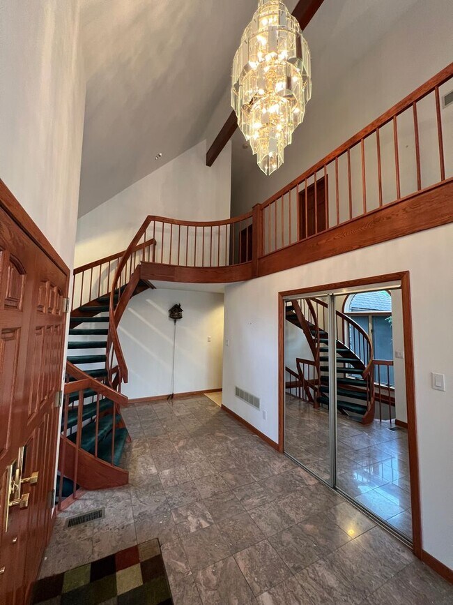 Foto del edificio - GRAND FIVE BEDROOM HOME
