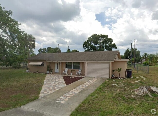 Building Photo - 348 Dellwood Ave